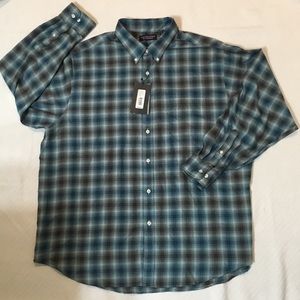 2/$30 NWT Roundtree & Yorke Men's Shirt